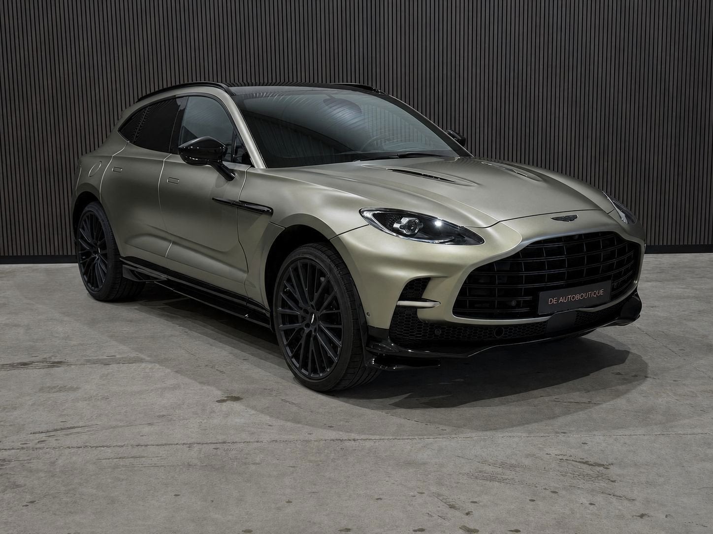 Aston Martin DBX 4.0 V8 707 / Fabrieksgarantie tot 26.10.202, Auto's, Aston Martin, Dealer onderhouden, Bedrijf, Vierwielaandrijving