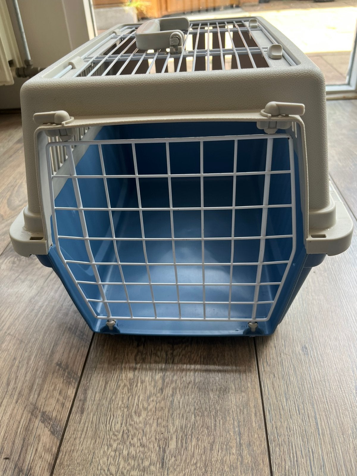 Reismand voor katten, Ophalen