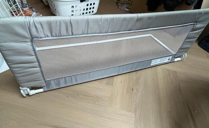 Bedhekje (lichtgrijs) te koop!, Gebruikt, Ophalen of Verzenden, Minder dan 140 cm, Matras