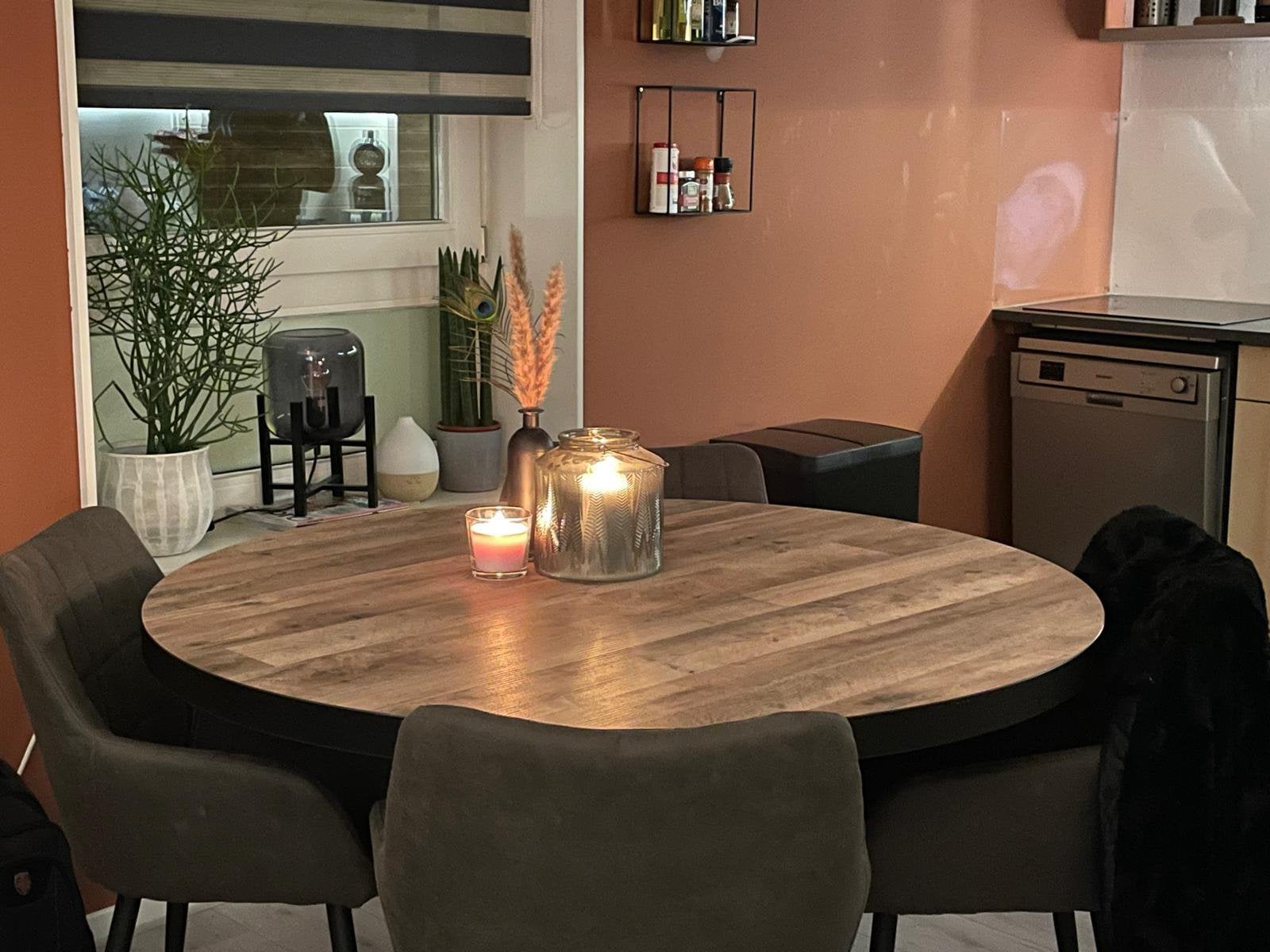 Ronde Eettafel 130 diameter MOET WEG!, Ophalen, Zo goed als nieuw, 4 tot 6 stoelen