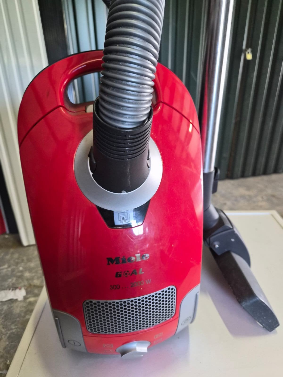 Miele stofzuiger 2000W met goede slang en stang, Witgoed en Apparatuur, Stofzak, Gebruikt, Ophalen of Verzenden, Miele