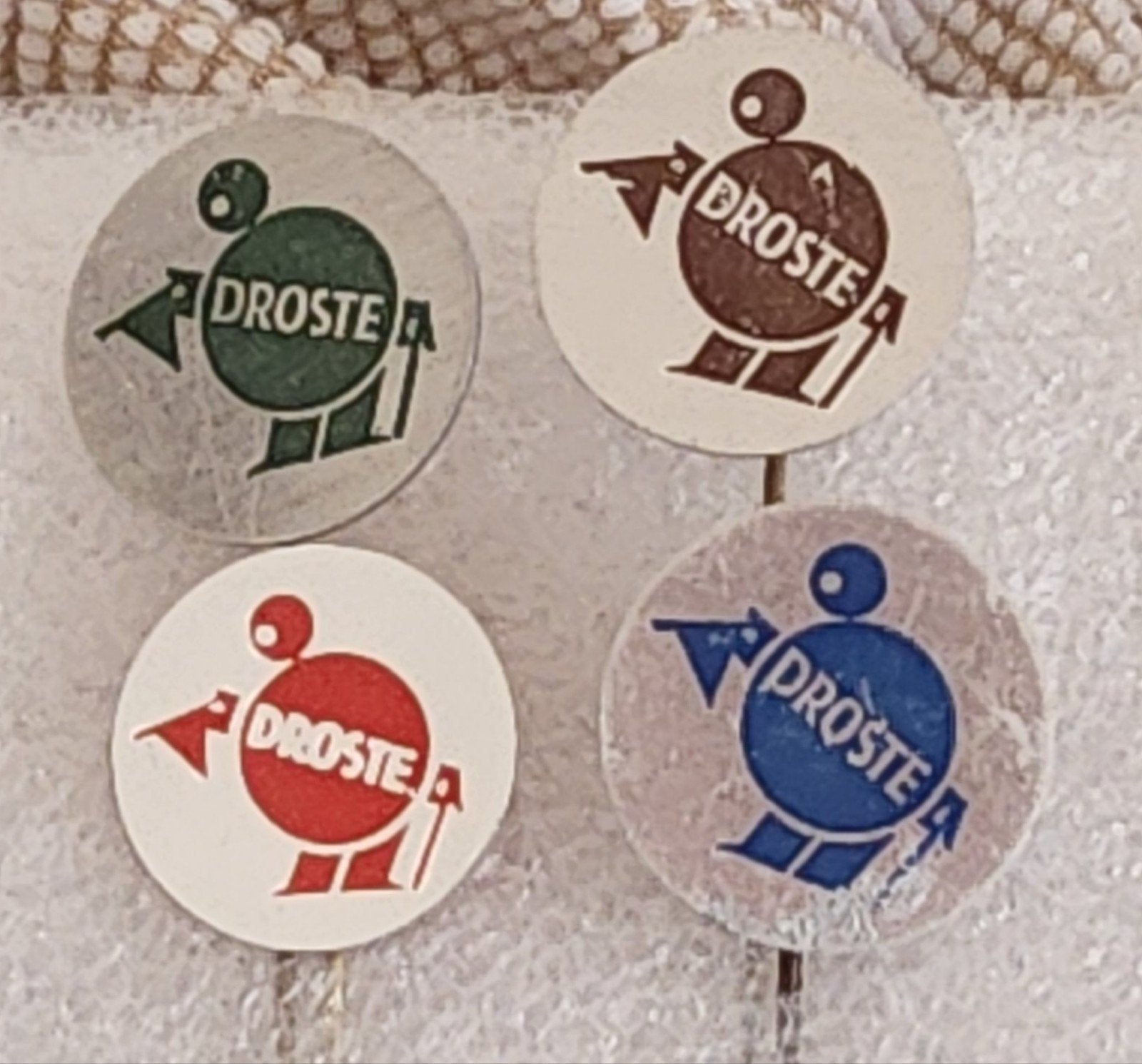 4 Droste Speldjes - Vintage Chocolade Reclame, Ophalen of Verzenden, Gebruikt, Merk, Speldje of Pin