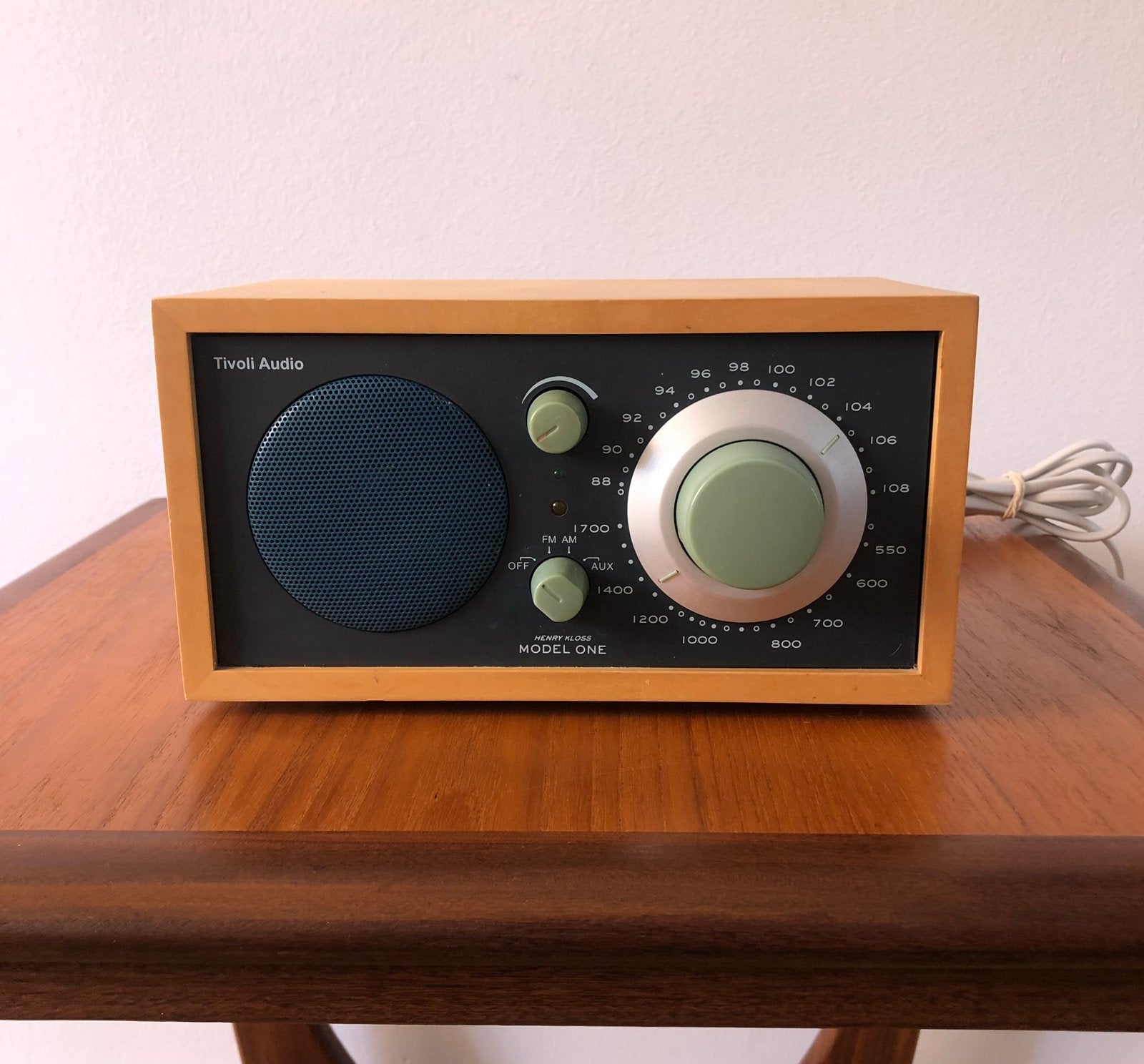 Tivoli Audio Model One  | Tafelradio | Hout /Jagersgroen, Ophalen of Verzenden, Zo goed als nieuw