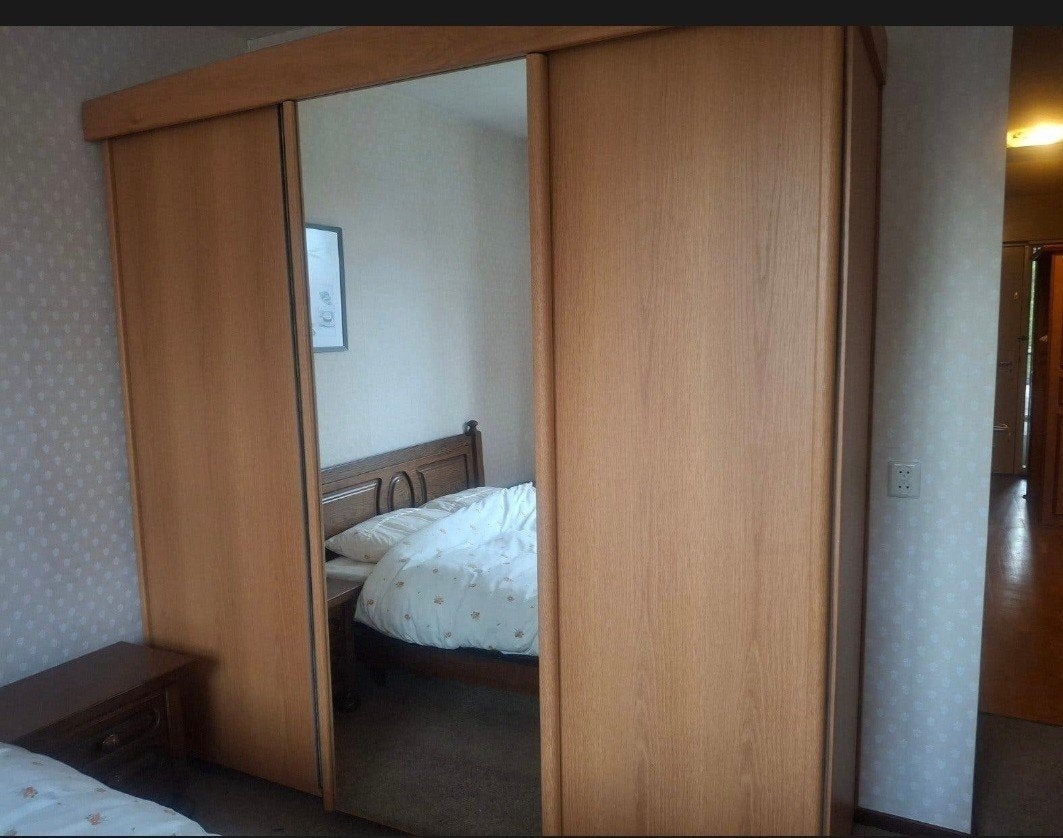 Kledingkast met spiegel en schuifdeuren, Huis en Inrichting, Ophalen, Gebruikt, 200 cm of meer, 150 tot 200 cm