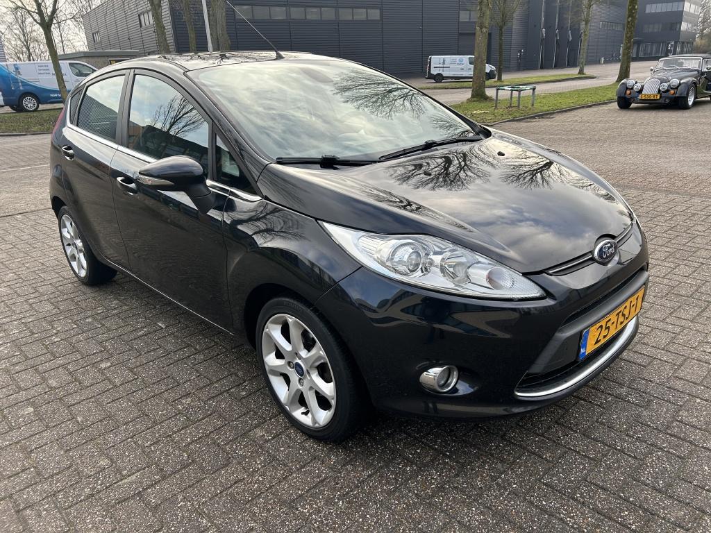 Ford Fiesta 1.25 Titanium SCHUIFDAK CLIMA CRUISE NAP!, Voorwielaandrijving, Euro 5, Stof, 1242 cc