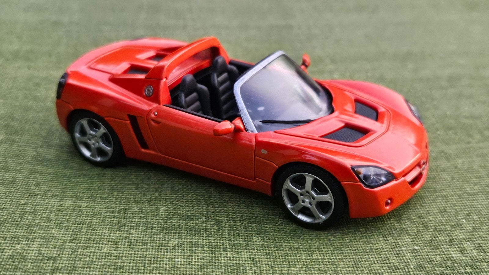 Opel Speedster 1:43 Schuco nieuwstaat, Hobby en Vrije tijd, Modelauto's | 1:43, Ophalen of Verzenden, Zo goed als nieuw, Auto