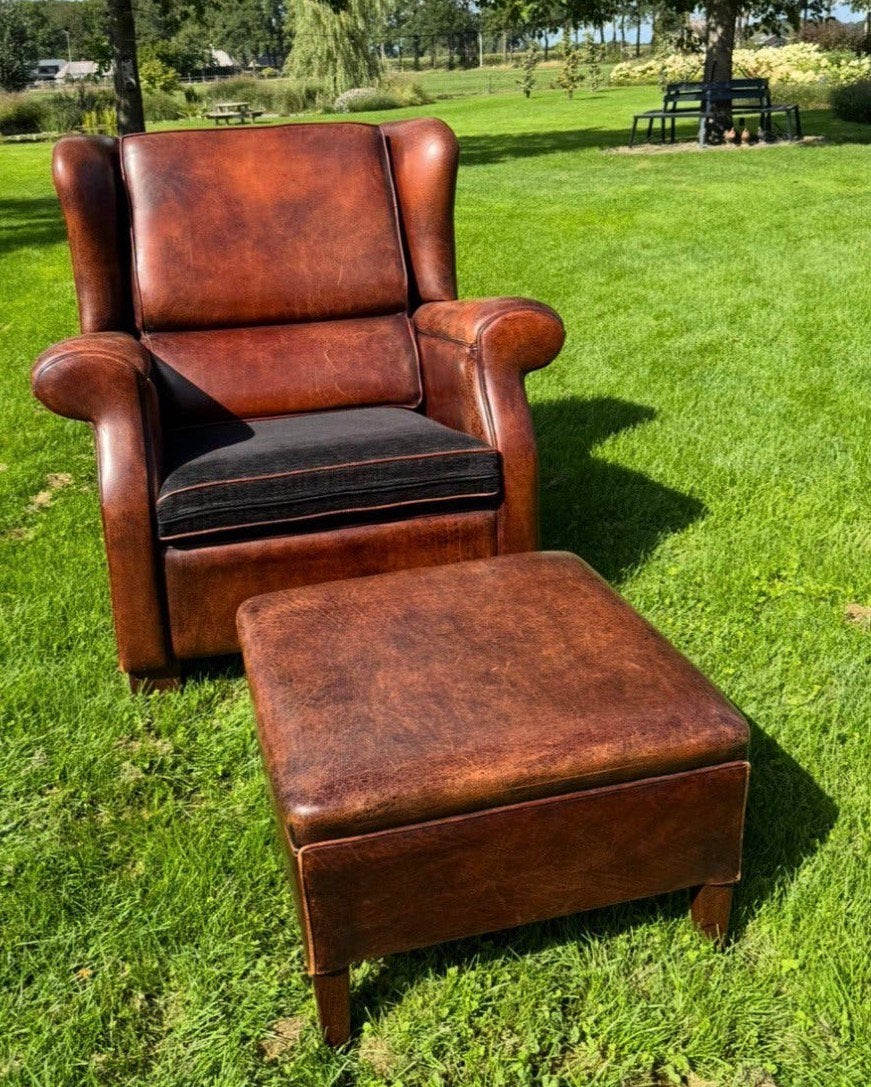 Schapenleren oorfauteuil met hocker Teaks interieur, Huis en Inrichting, Fauteuils, Ophalen of Verzenden, Gebruikt, 75 tot 100 cm