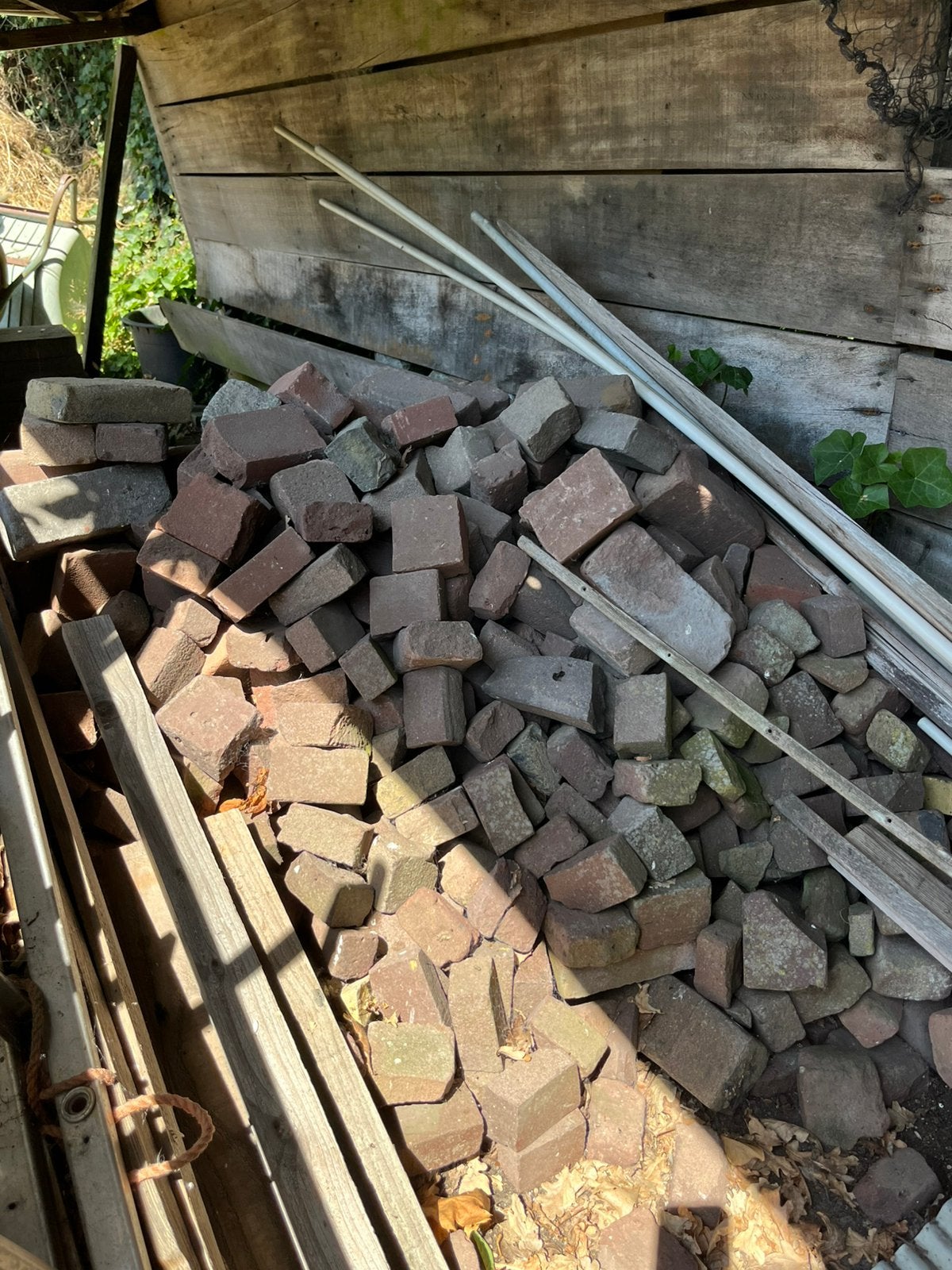 Gratis: diverse klinkers, trottoir banden en terrastegels, Ophalen, Gebruikt, Beton, Klinkers