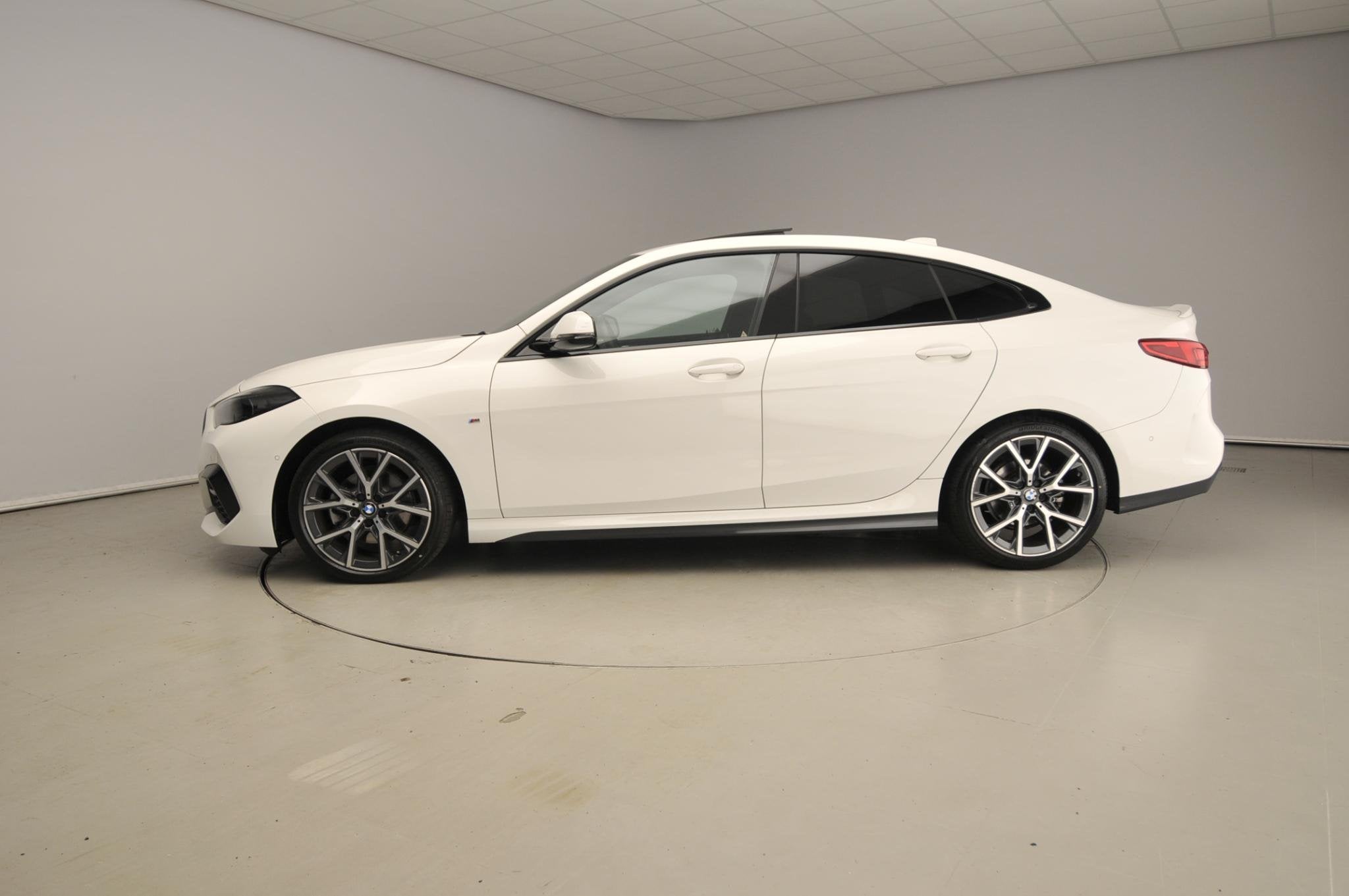 BMW 2 Serie Gran Coupé 218i | M-Sportpakket | LED | HUD | P, 136 pk, Gebruikt, 1350 kg, Leder en Stof