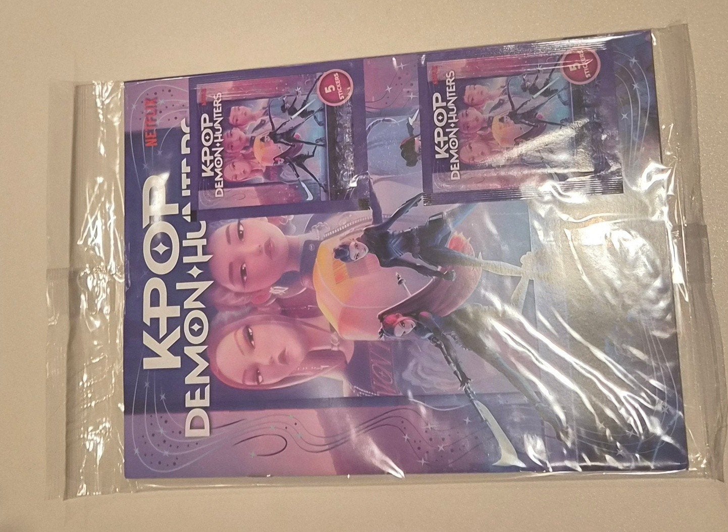 KPOP Demon Hunters Sticker Album (Engels), Ophalen of Verzenden, Nieuw, Stickers en Plaatjes