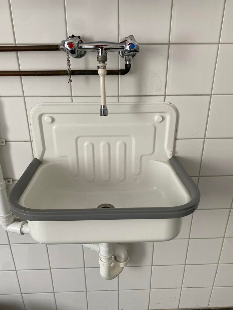 Witte emaille wasbak met kraan - Vintage staat, Ophalen, Gebruikt, Wastafel