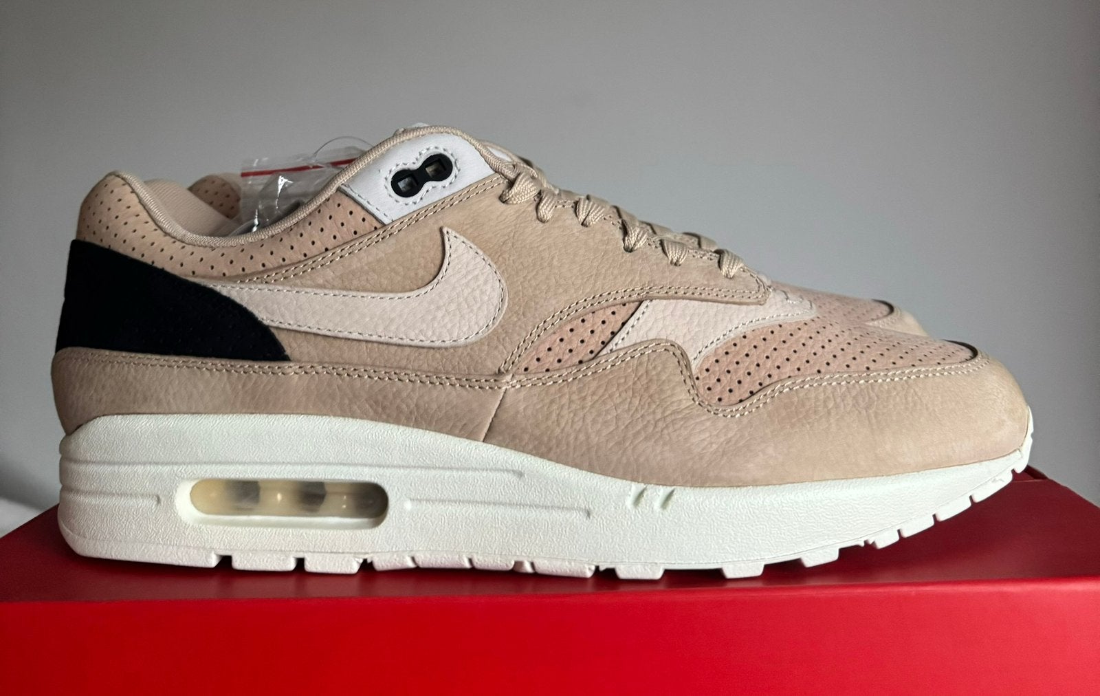 NIKE AIR MAX 1 PINNACLE MUSHROOM MAAT 45,5, Ophalen of Verzenden, Nieuw, Overige kleuren