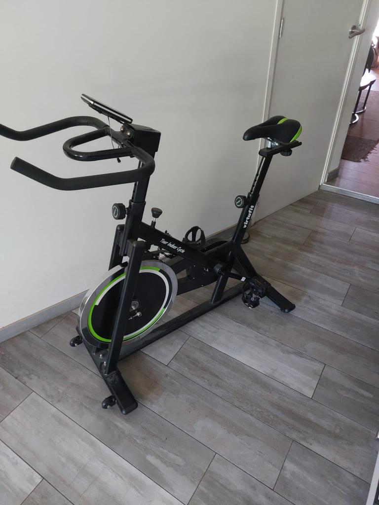 indoor training fiets - virtufit, Sport en Fitness, Ophalen, Zo goed als nieuw, Benen, Spinningfiets