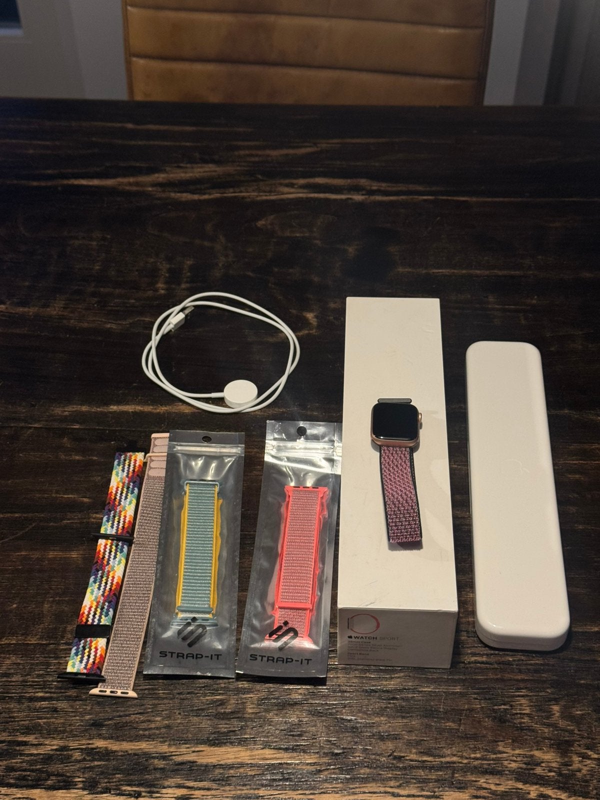 Apple watch serie 4 40mm zo goed als nieuw! +4 bandjes, Sieraden, Tassen en Uiterlijk, Ophalen, Stappen, IOS, Zo goed als nieuw