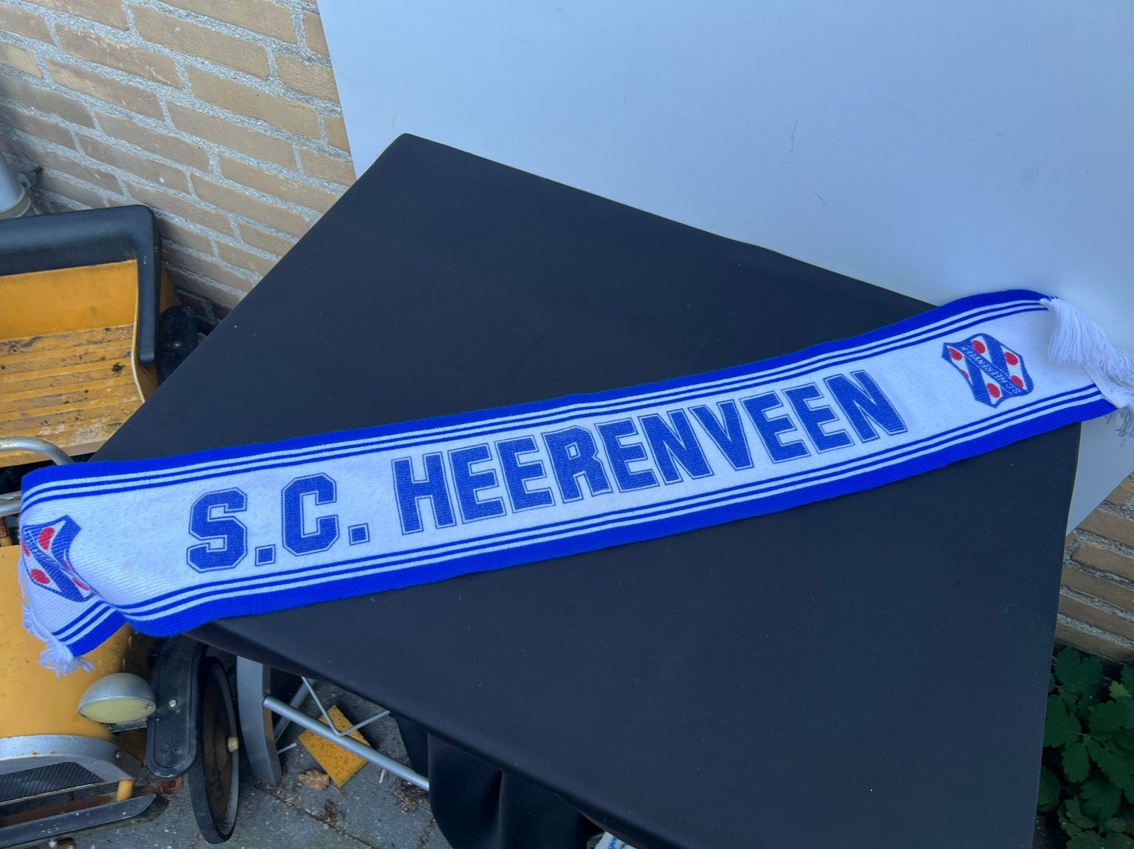 Te Koop : Voetbal Vlag S.C Heerenveen Voetbalclub Sjaal, Ophalen of Verzenden, Gebruikt, Overige binnenlandse clubs, Vaantje of Sjaal
