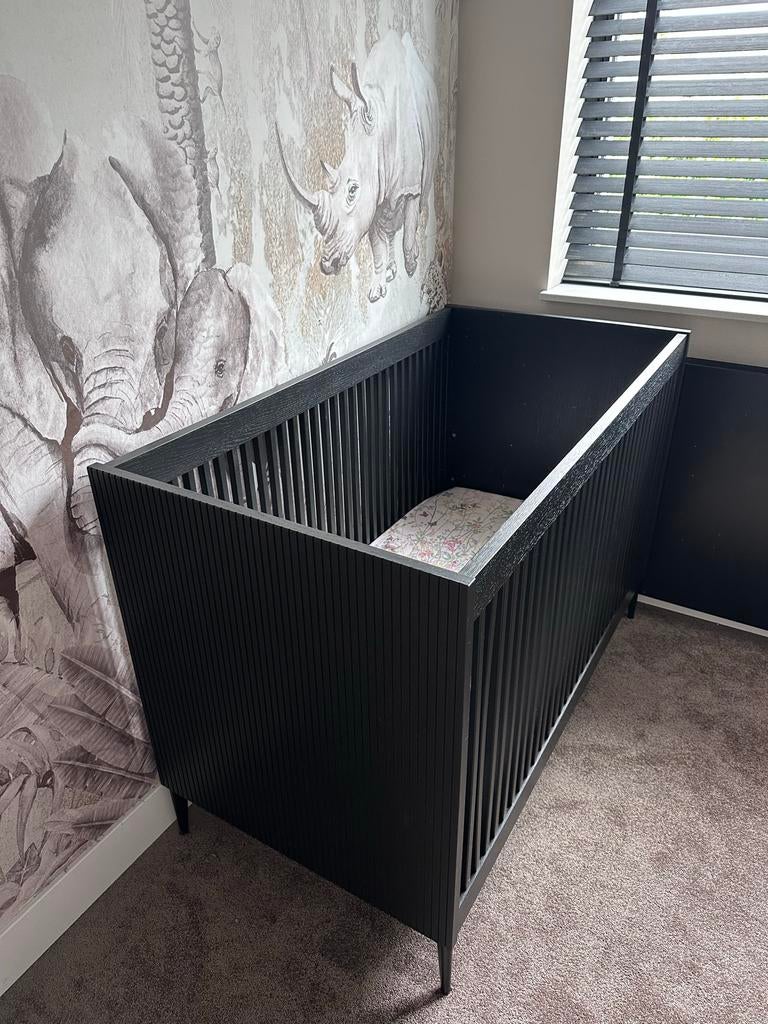 Kidsmill babykamer Levi zwart - Ledikant, Commode, Wandplank, Ophalen of Verzenden, Gebruikt, Jongetje of Meisje