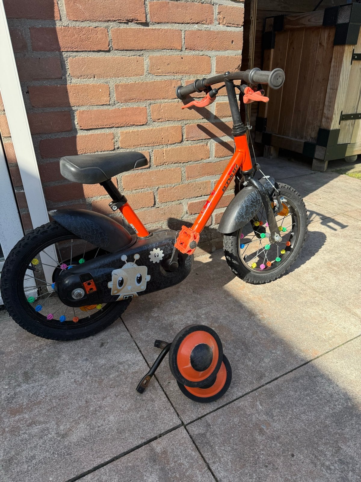 B'Twin kinderfiets 16 inch met zijwieltjes, Ophalen, Zijwieltjes, Velgrem, 16 tot 20 inch