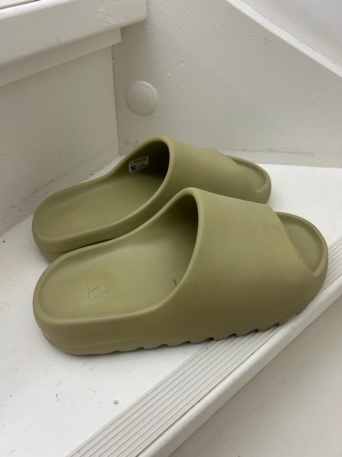 Adidas Yeezy Slide 'Resin' - Maat 40.5, Kleding | Dames, Schoenen, Ophalen of Verzenden, Zo goed als nieuw, Groen, Slippers