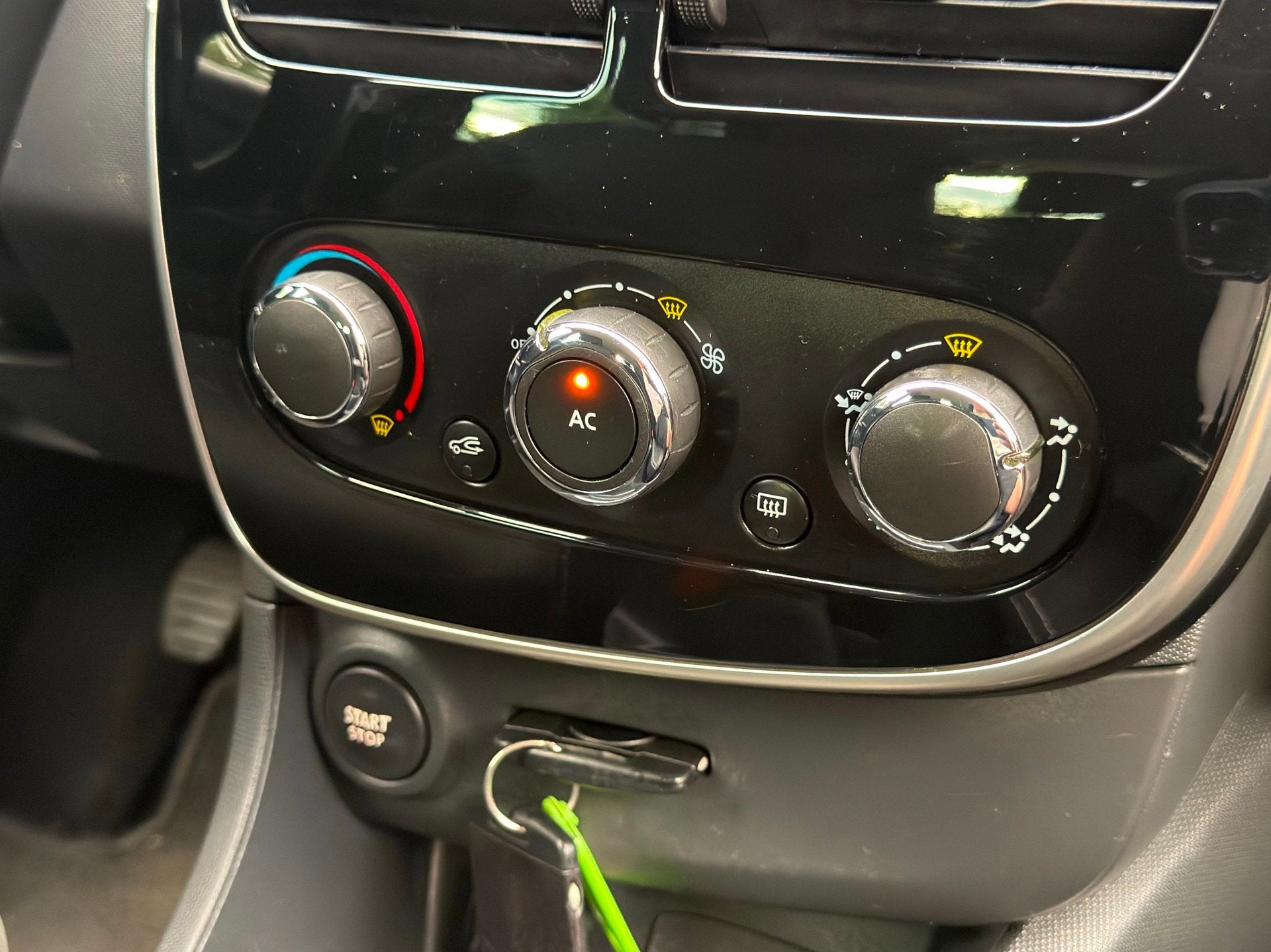 Foto 17 van Renault Clio 0.9 TCe ECO Night&Day|Airco|Navi|Cruise|APK nw