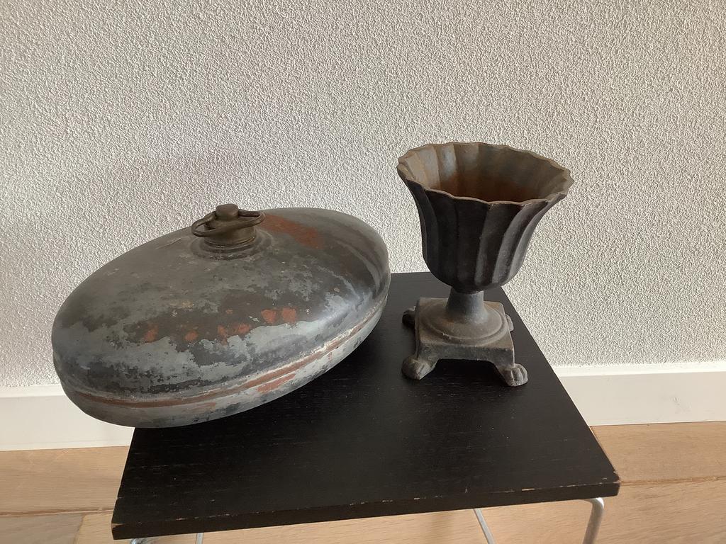 Franse gietijzeren kruik en tuinvaasje, Tuin en Terras, Ophalen of Verzenden, Zo goed als nieuw