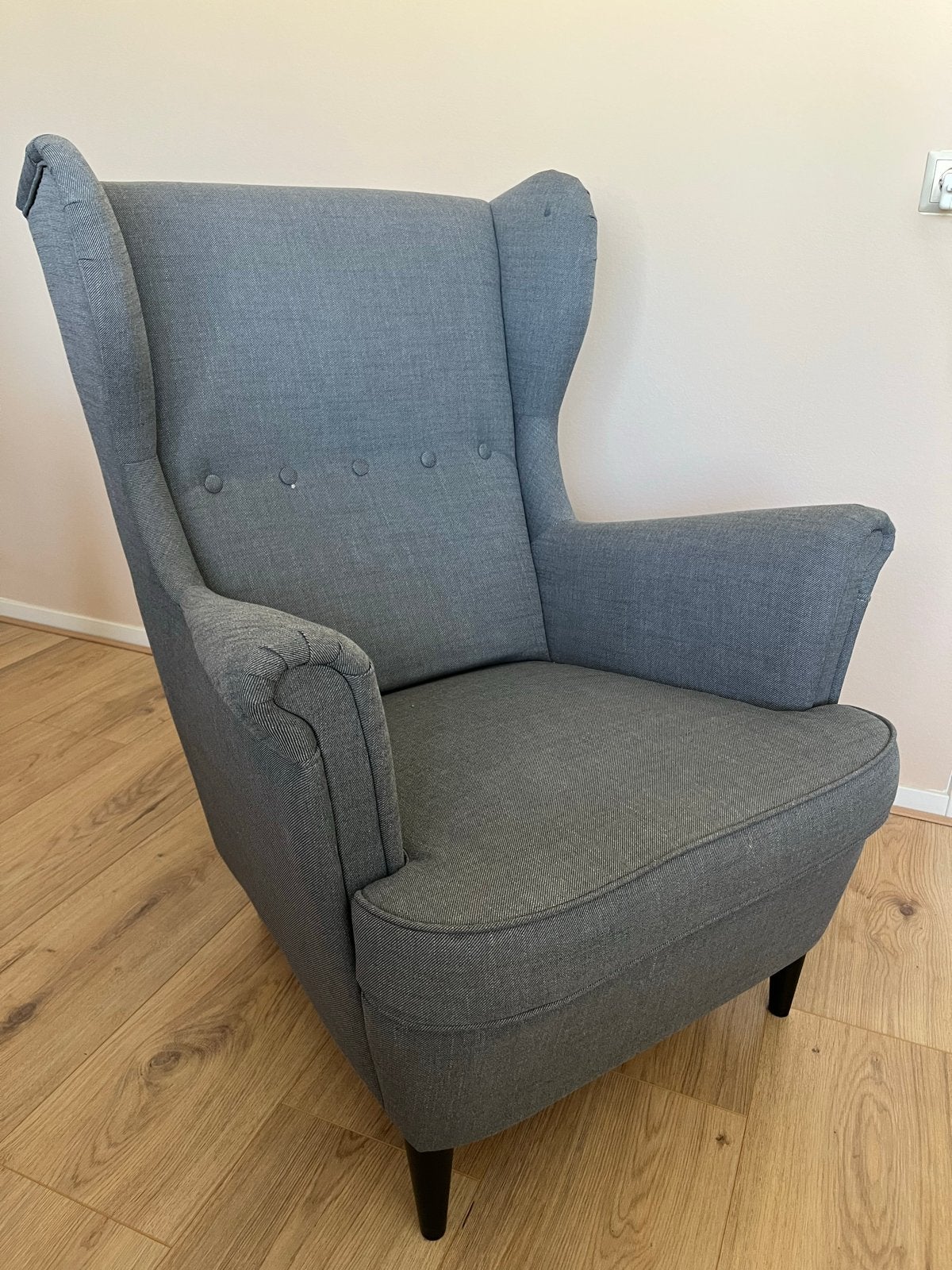 Grijze oorfauteuil - Ikea Strandmon, Huis en Inrichting, Fauteuils, Ophalen, 75 tot 100 cm, Zo goed als nieuw, Stof