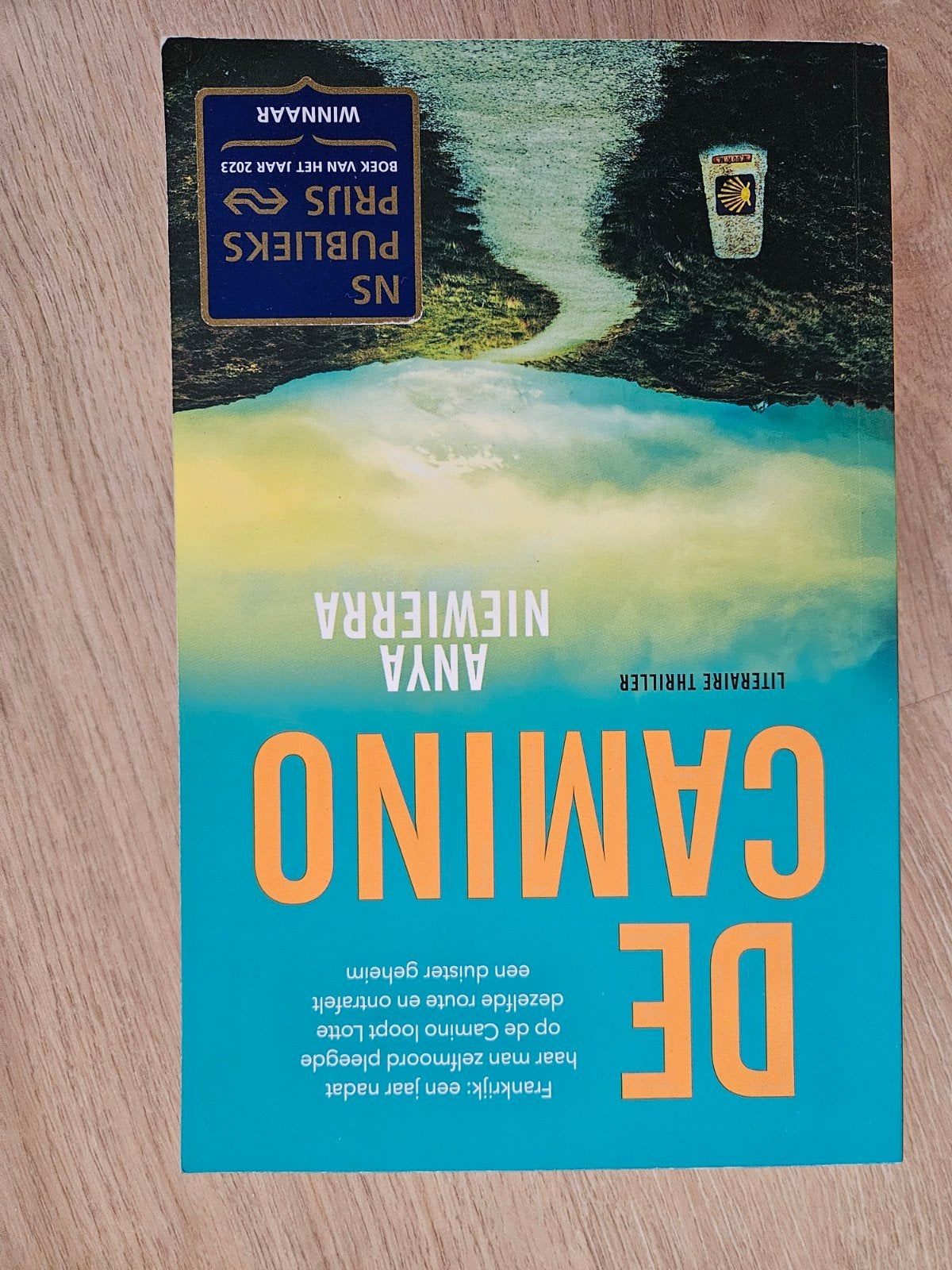 De Camino - Anya Niewierra (NS Publieksprijs winnaar), Ophalen of Verzenden, Zo goed als nieuw, Nederland