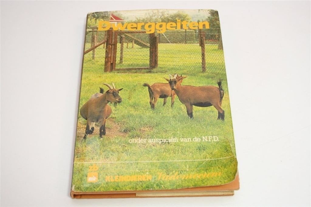Dwerggeiten — Een Handboek over Rassen & Verzorging, Ophalen of Verzenden, Gelezen, Katten