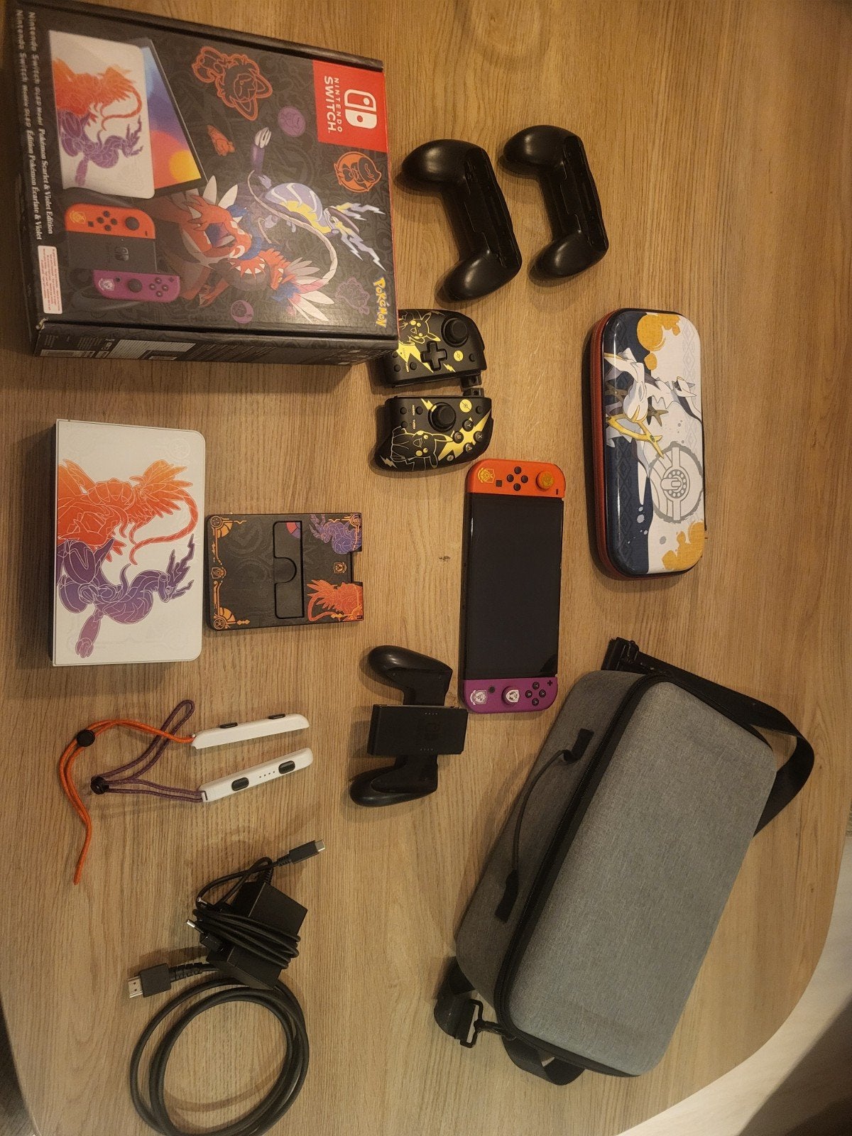 Nintendo Switch OLED Pokémon Scarlet & Violet Editie, Ophalen of Verzenden, Zo goed als nieuw, Met 3 controllers of meer, Switch OLED