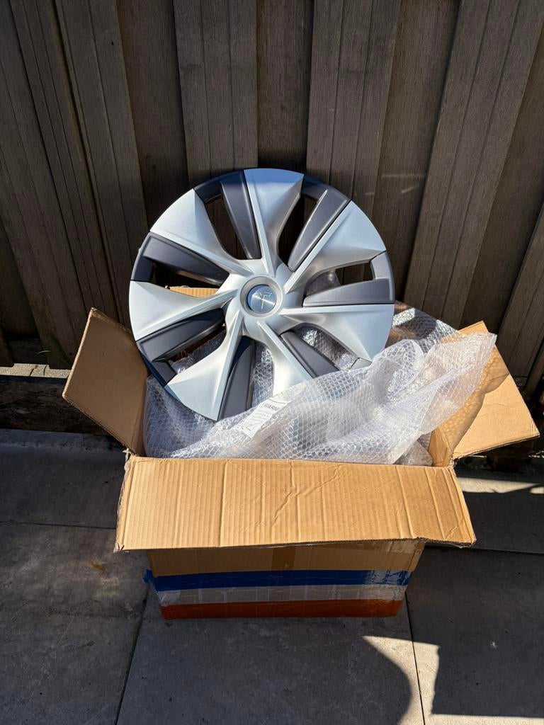 Te koop originele Tesla Model Y wieldoppen bijna nieuw, Ophalen, Zo goed als nieuw