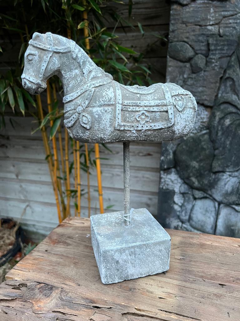 Brocante stenen paard uit Bali Indonesie stoer sober kleur, Verburgt Vintage, Brocante, Nieuw, Ophalen of Verzenden
