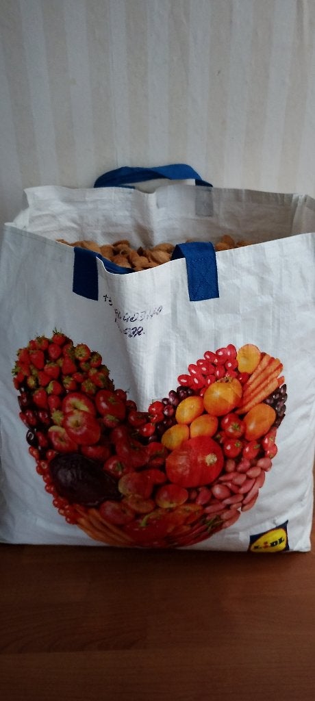 Amandelen tas vol. Ong. 19 kilo, Ophalen