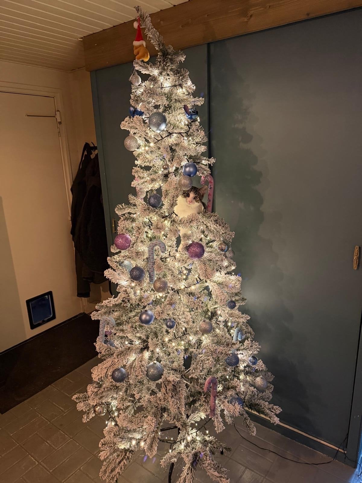 Witte kerstboom 180 cm met lilo and stitch accesoires, Ophalen, Zo goed als nieuw