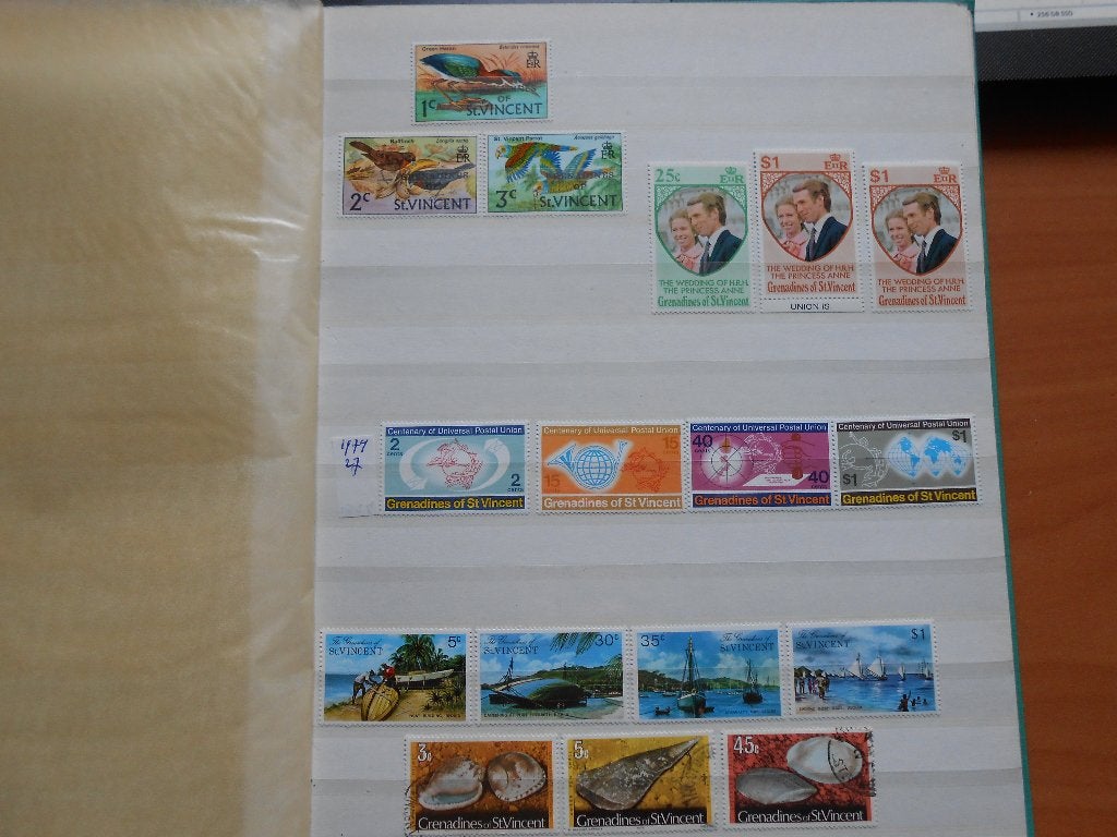 postzegelverzameling Grenadines of St. Vincent in album, Postzegels en Munten, Postzegels | Volle albums en Verzamelingen, Ophalen of Verzenden