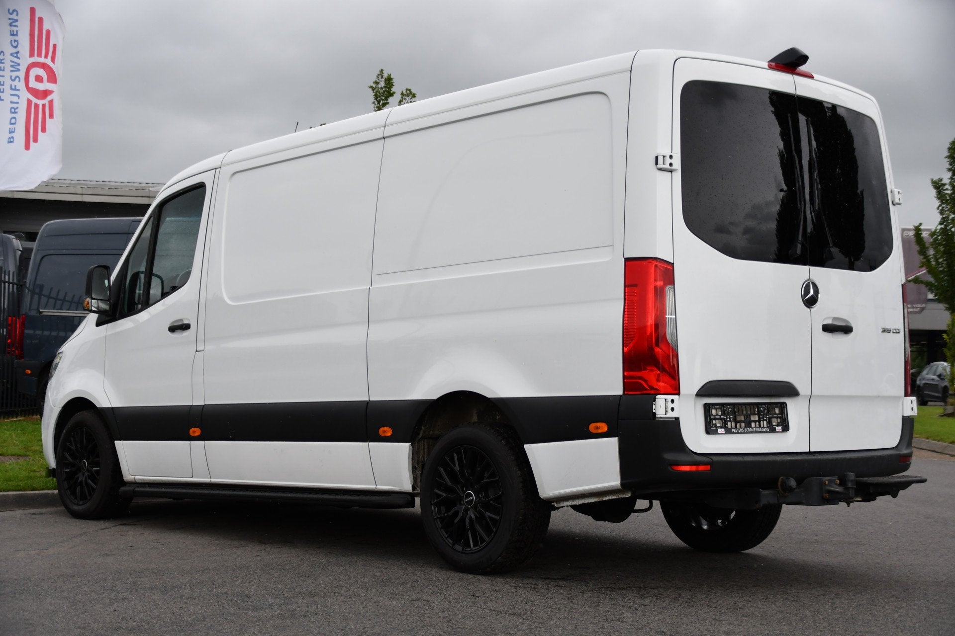 Mercedes-Benz Sprinter 319 V6 3.0 CDI L2H1 RWD AMG Edition C, Auto's, Automaat, Gebruikt, Multifunctioneel stuurwiel, Wit