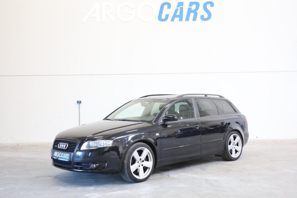 Audi A4 Avant 3.0 TDI QUATTRO AUTOMAAT BOSE 233PK 18" velgen, Automaat, Zwart, A4, Leder