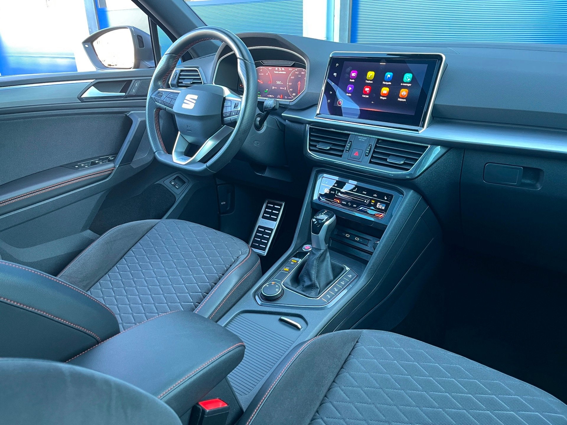 Seat TARRACO 1.4 TSI e-Hybrid PHEV 245pk FR | Panoramadak |, Auto's, Stof, 4 cilinders, Zwart, Hybride Elektrisch/Benzine