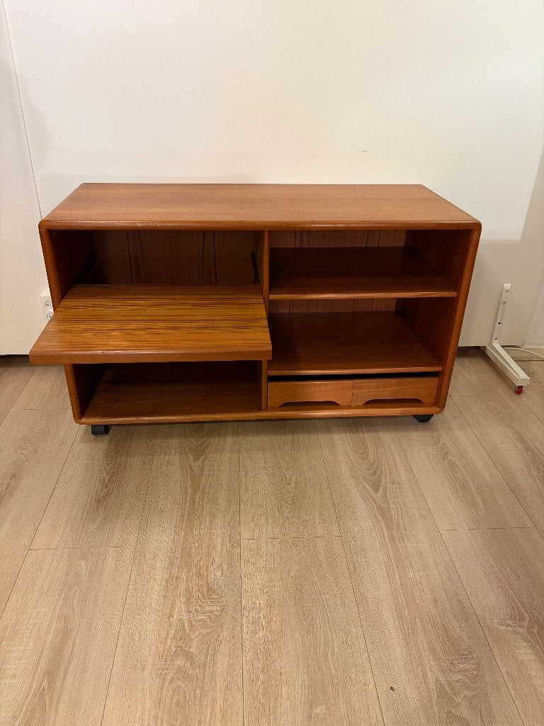 Audio-/TV-meubel met cd-houders van Dyrlund, Ophalen, Gebruikt, 100 tot 150 cm, Teakhout