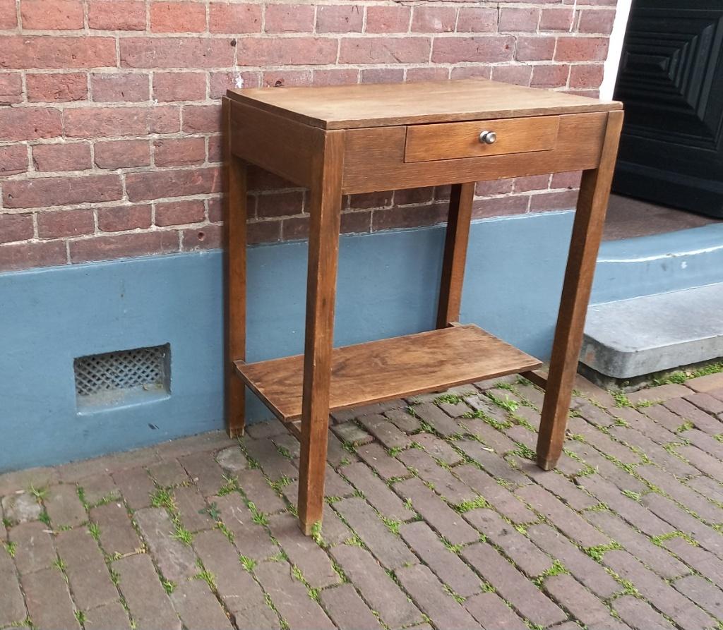 Eiken tafel / sidetable met laatje hoogte 75 cm. bijzettafel, Ophalen of Verzenden