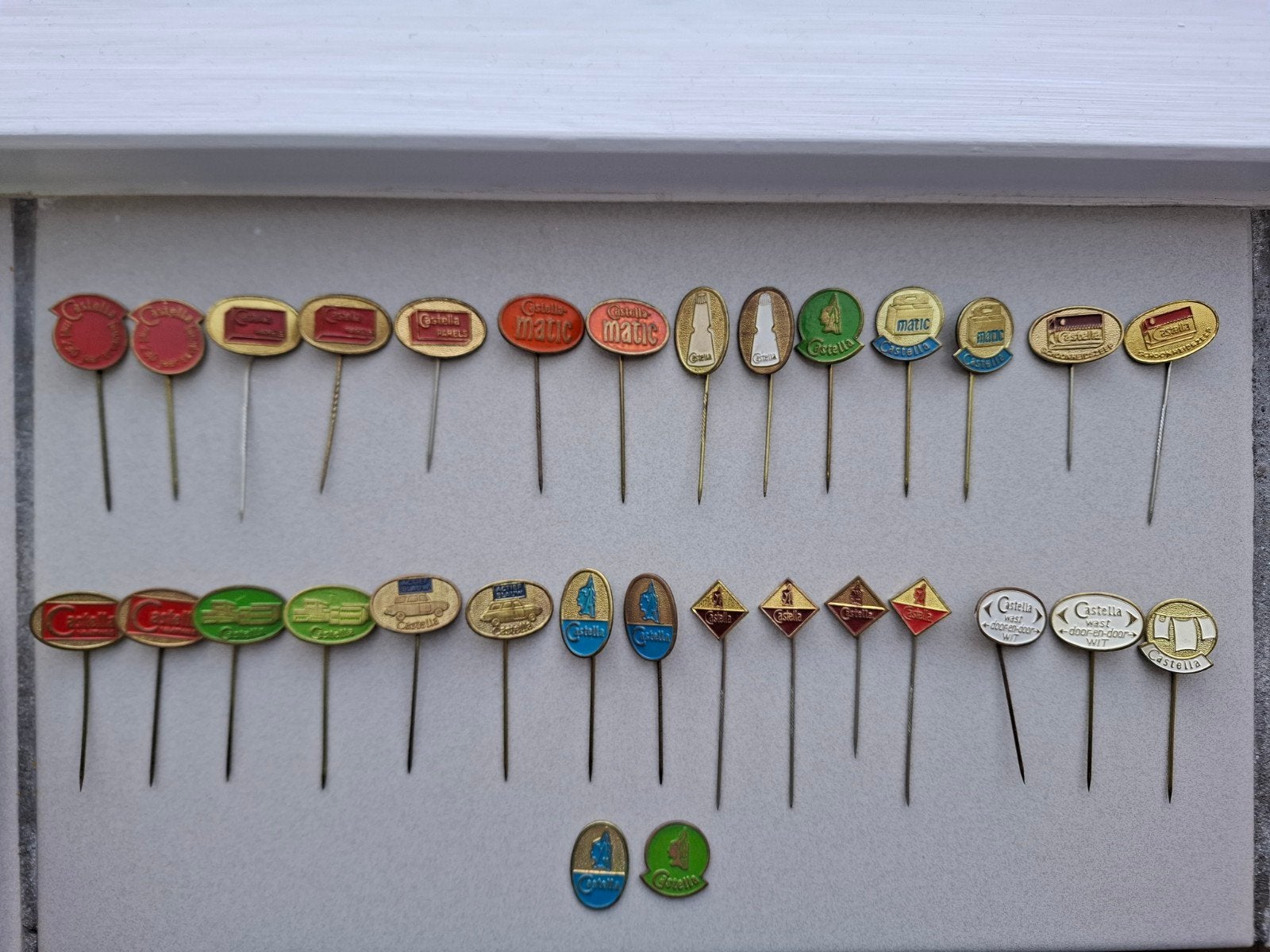 Vintage speldjes pins prikkers van Castella, Verzamelen, Speldjes, Pins en Buttons, Ophalen of Verzenden