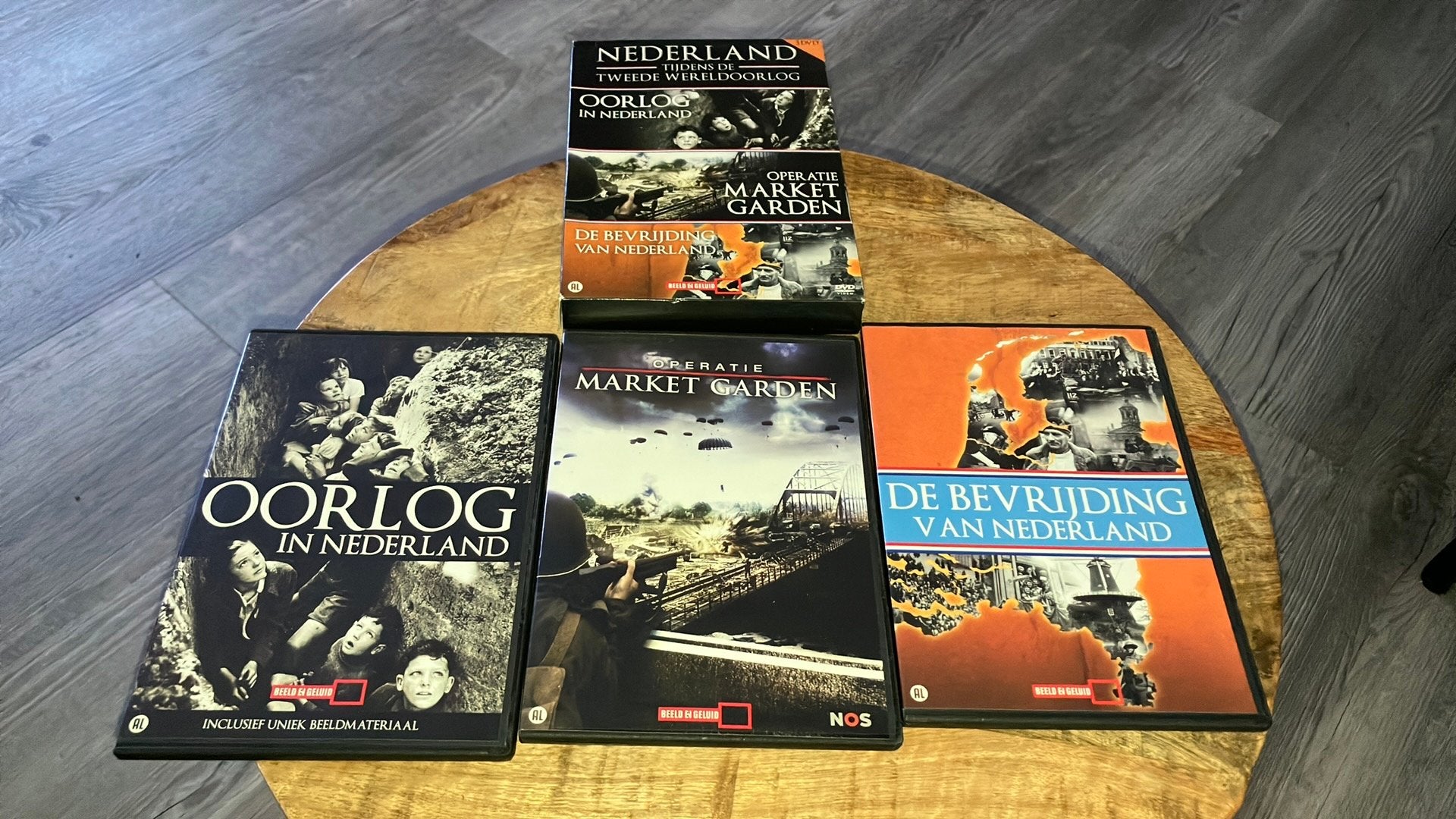Nederland tijdens de Tweede Wereld Oorlog dvd box, Ophalen of Verzenden, Zo goed als nieuw, Oorlog of Misdaad