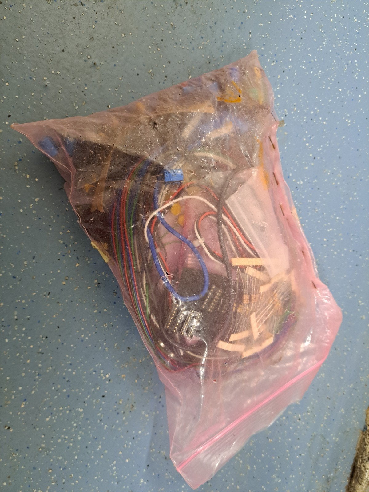 Zak met elektronica onderdelen - Elco's, Transistoren, etc., Ophalen of Verzenden, Gebruikt