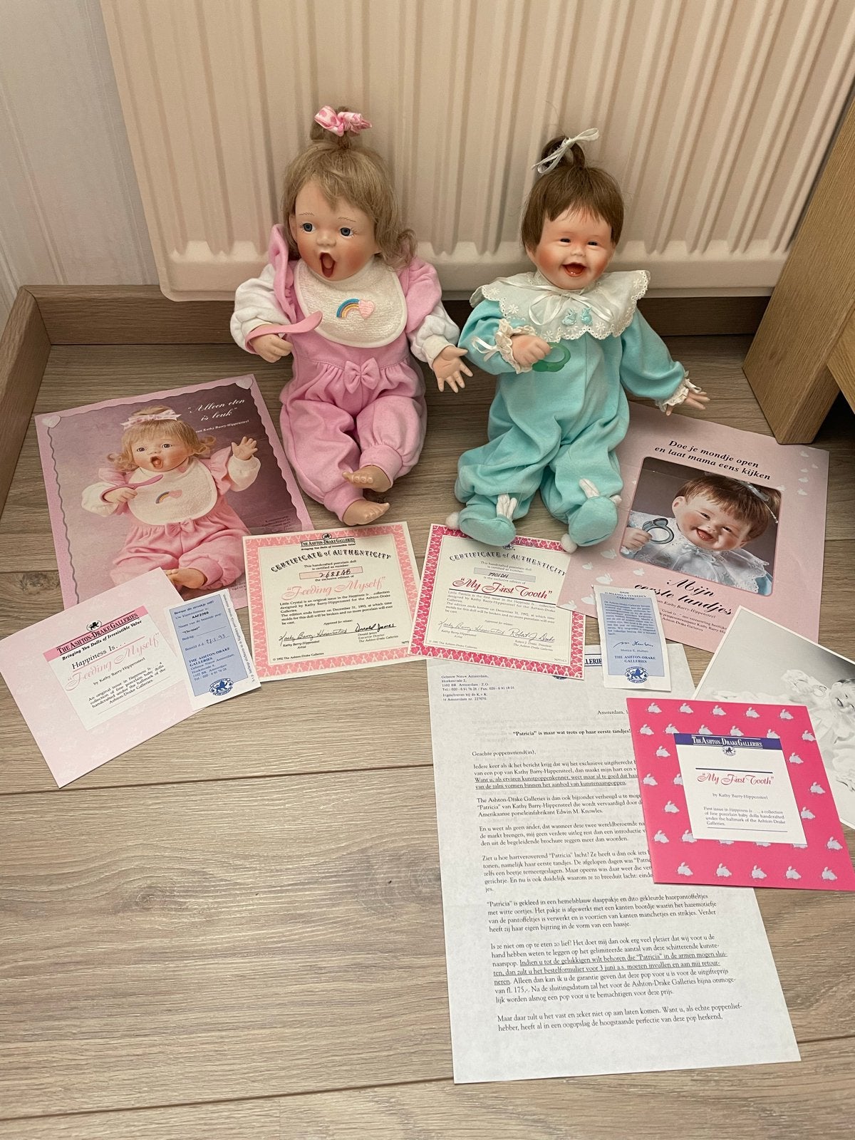 2 Ashton-Drake Galleries porseleinen poppen met certificaat, Ophalen, Zo goed als nieuw, Babypop