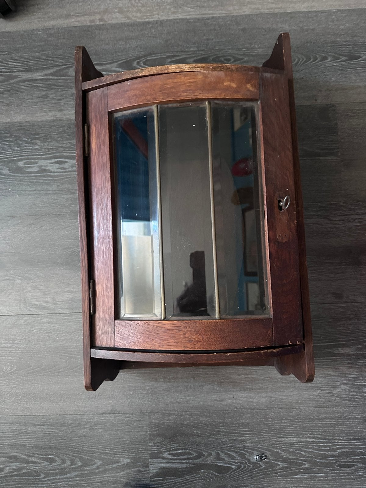 Antiek Art Deco  houten wandkastje met glazen deur, Antiek en Kunst, Ophalen