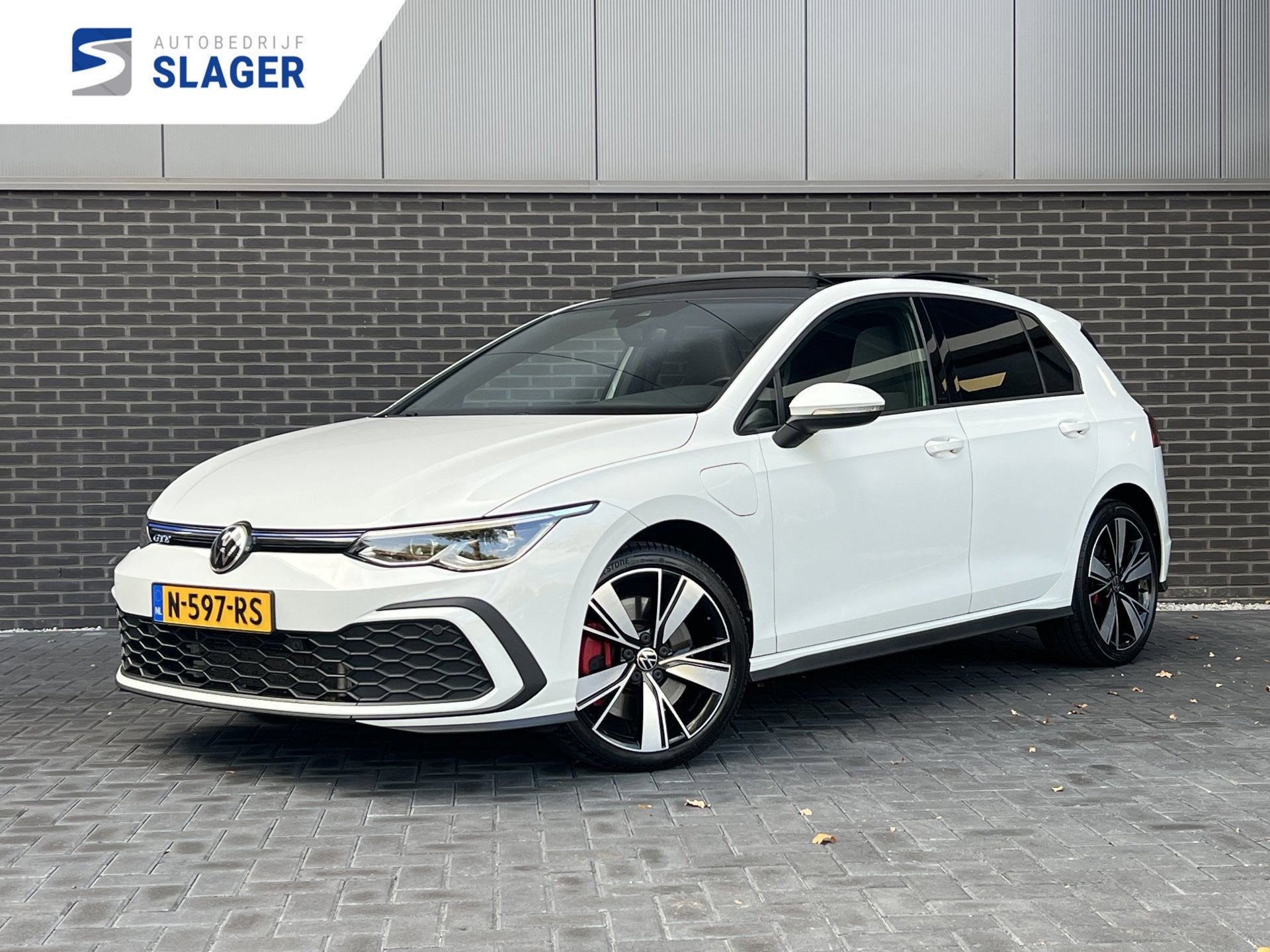 Volkswagen Golf 1.4 eHybrid GTE - Pano|ACC|Lane|Camera|Stoel, Auto's, Stof, Gebruikt, 4 cilinders, Wit