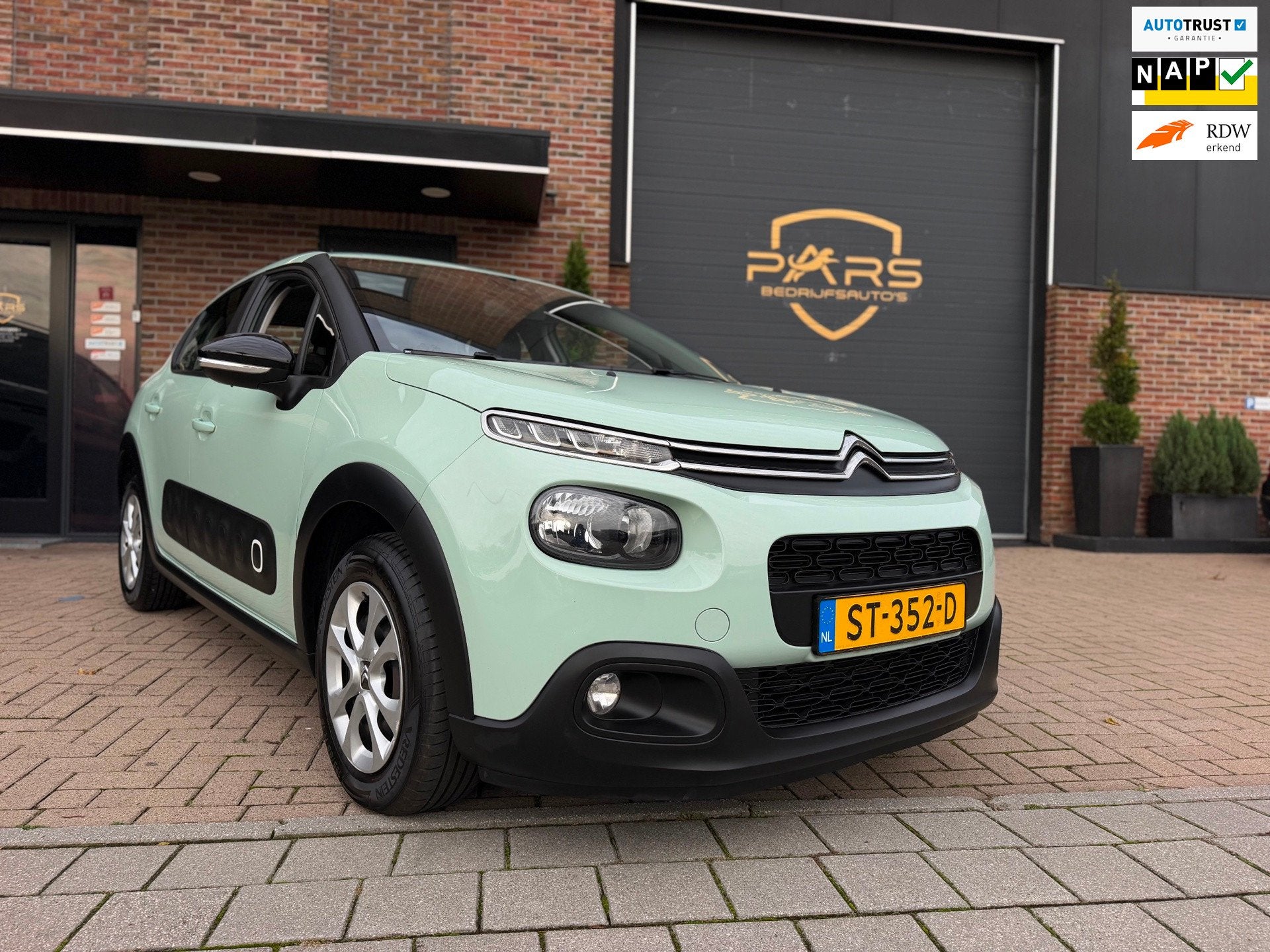 Citroen C3 1.2 PureTech 110PK S&S Feel Automaat Airco Naci C, Dealer onderhouden, Gebruikt, 1199 cc, 450 kg
