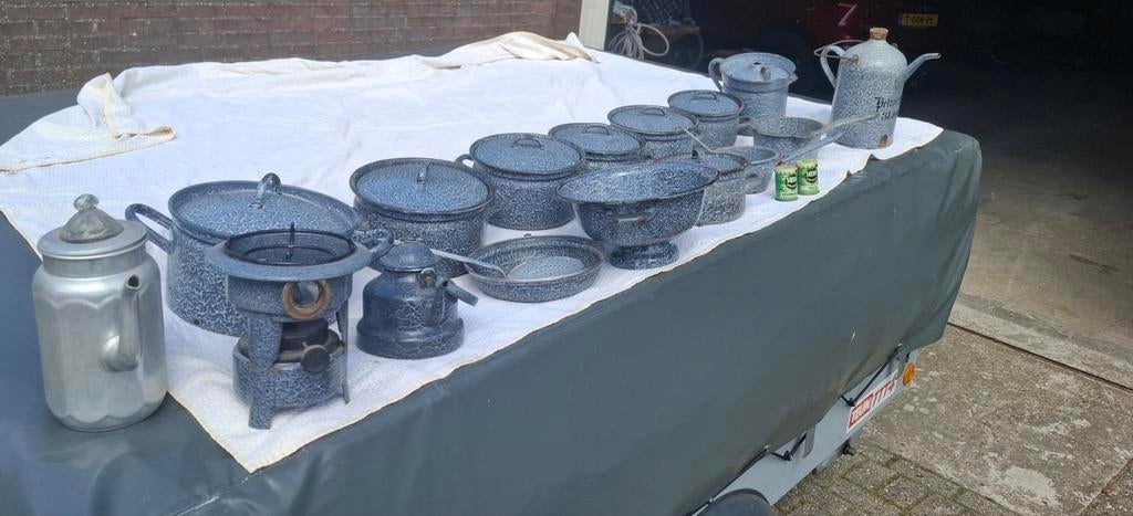 Grote collectie vintage emaille keukengerei, Ophalen