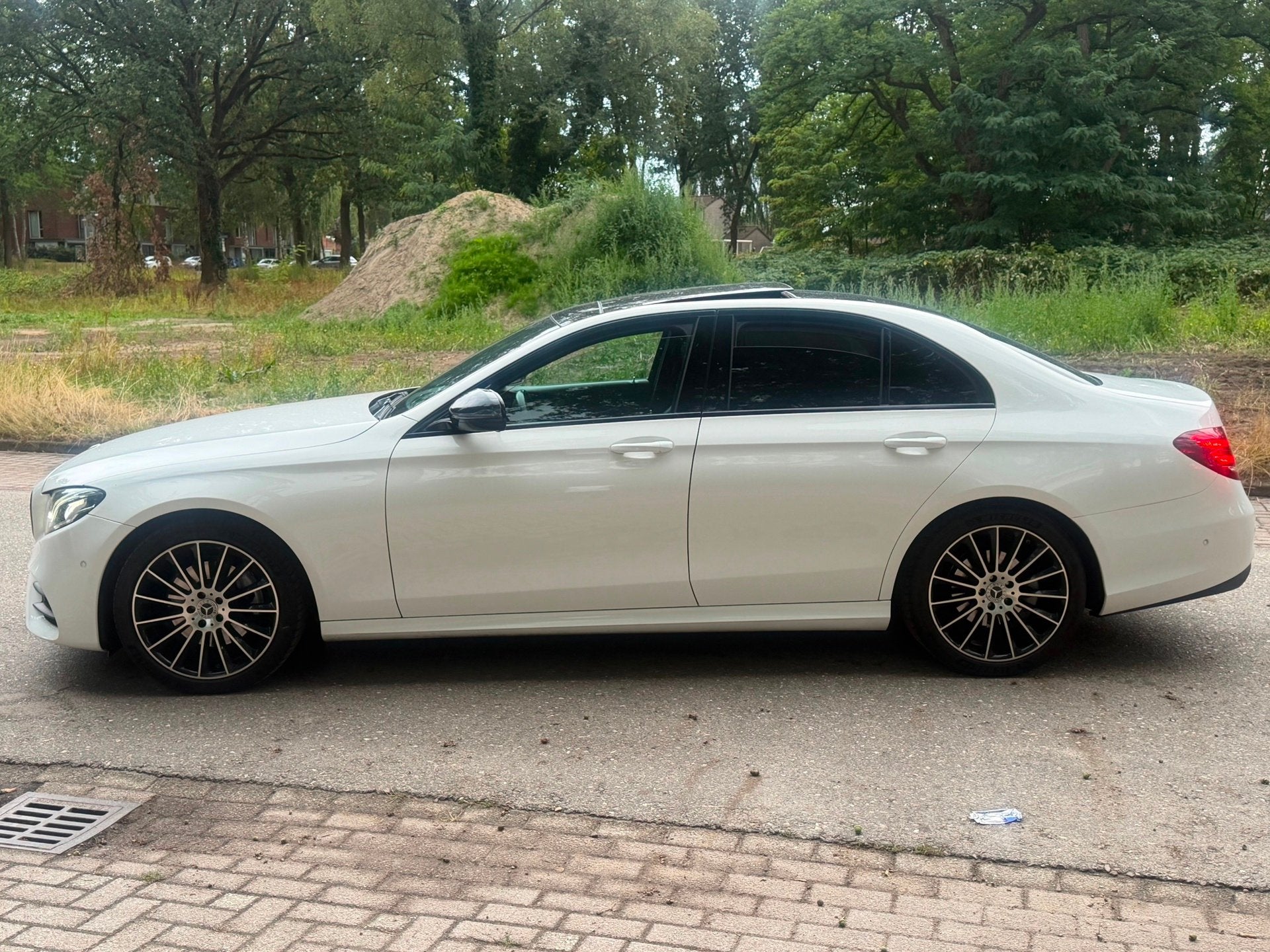 Mercedes-Benz E-klasse 220 d 4Matic AMG TV PANO WIT VOLL 201, Auto's, Gebruikt, Wit, Leder, Diesel