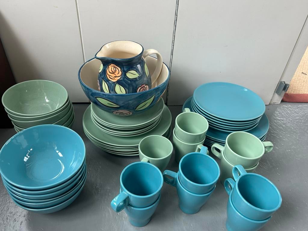 Mooi servies in blauw en groen met schaal en kan., Keramiek, Ophalen of Verzenden, Zo goed als nieuw, Effen