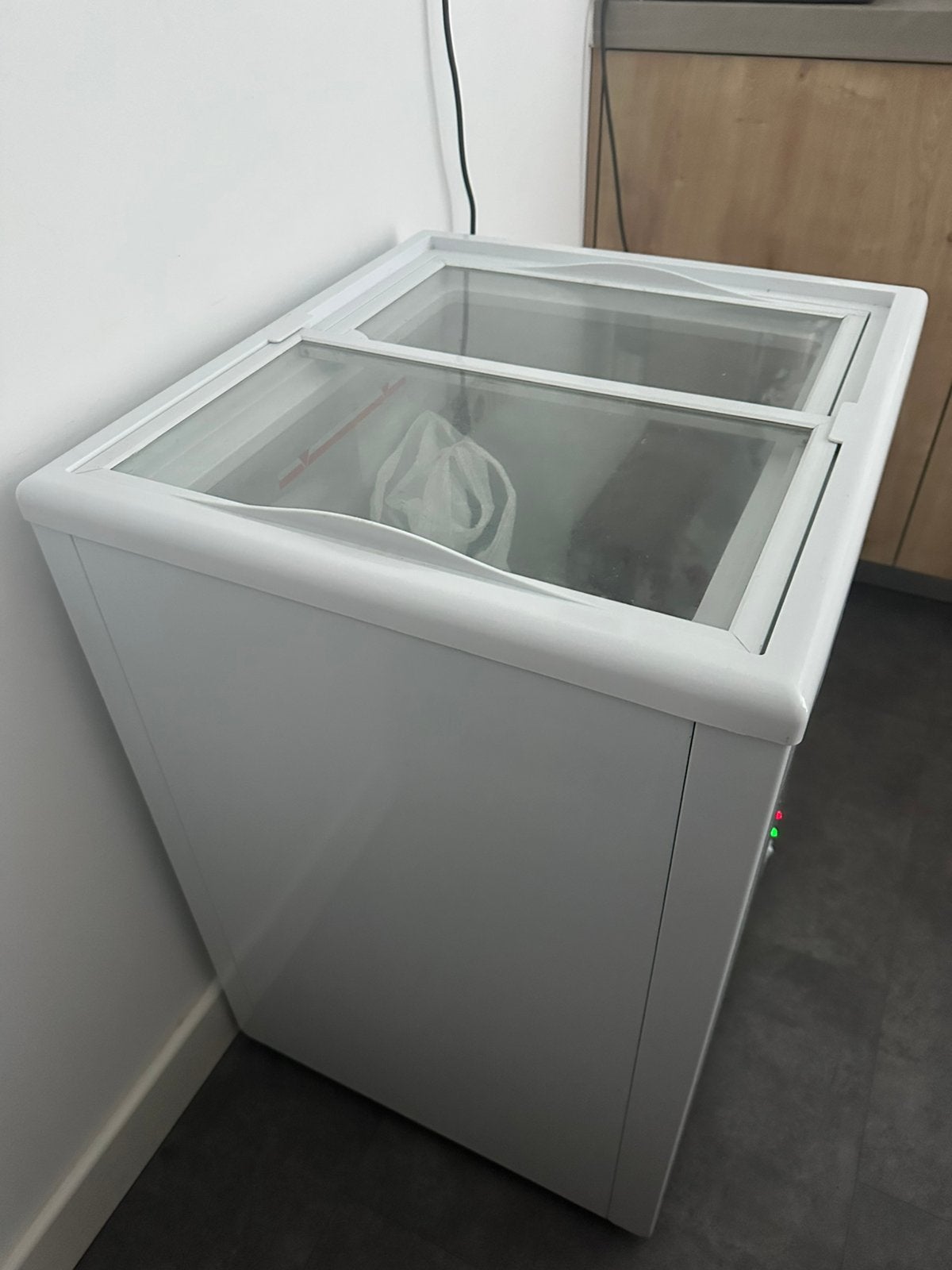 Vriezer met glazen schuifdeksel 97 liter, Ophalen, Vrieskist, Gebruikt, Minder dan 85 cm