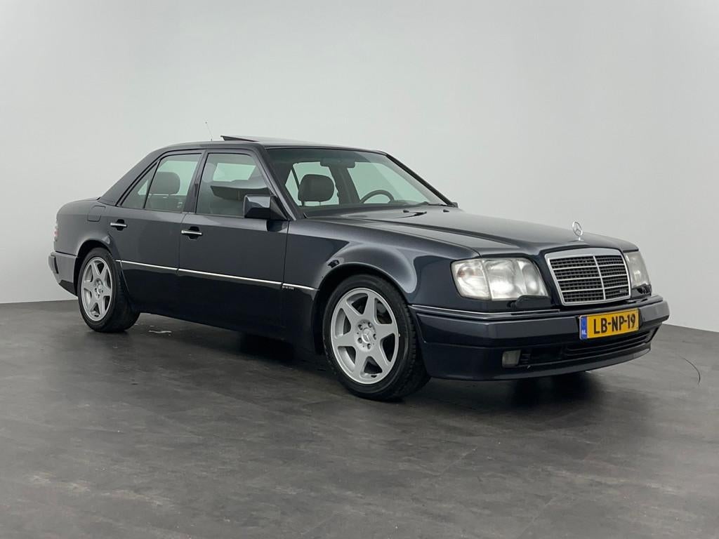Mercedes E-Klasse 5.0 E500 SEDAN *Limited Edition*origineel, Auto's, Oldtimers, Automaat, Achterwielaandrijving, 4973 cc, Zwart